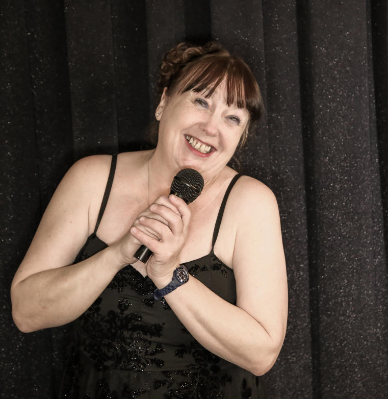Karen of 2BEATZ singing